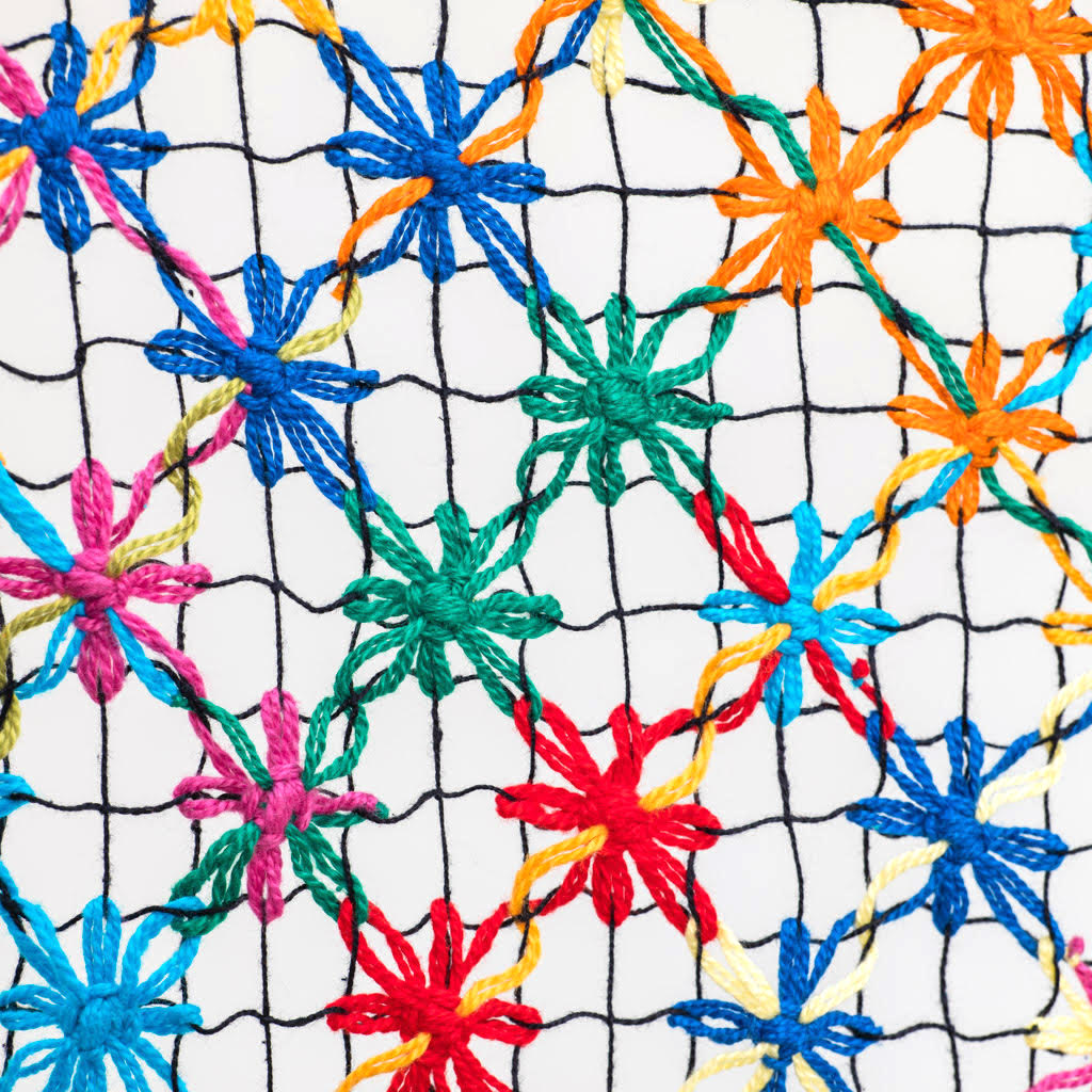 Poncho Bordado à Mão | Peça Artesanal e Consciente para Elegância e Conforto