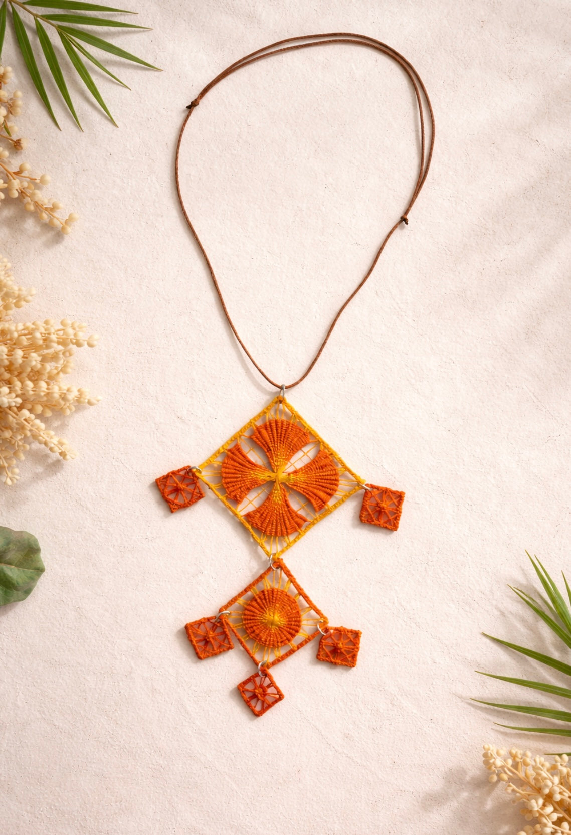Estilo hippy, Colar em Bordado Filé, Joia Têxtil Feita à Mão