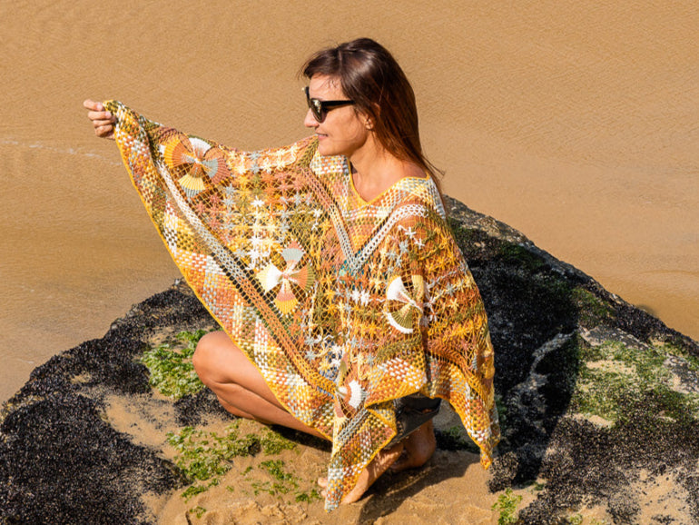 Poncho Bordado à Mão | Peça Artesanal e Consciente para Elegância e Conforto