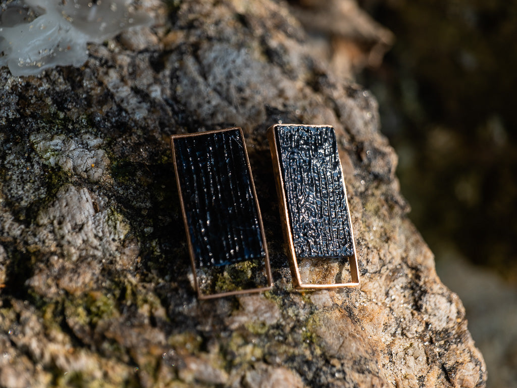 Void, brincos de bananeira e cobre com banho em ouro rosa - joias sustentaveis