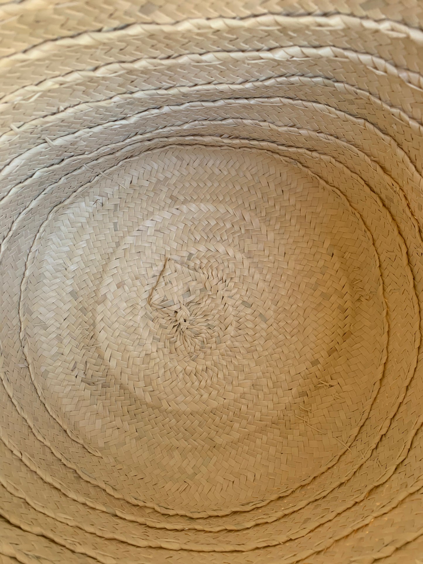 Cesta de Palha com Alça – Feita à Mão por Mulheres Artesãs