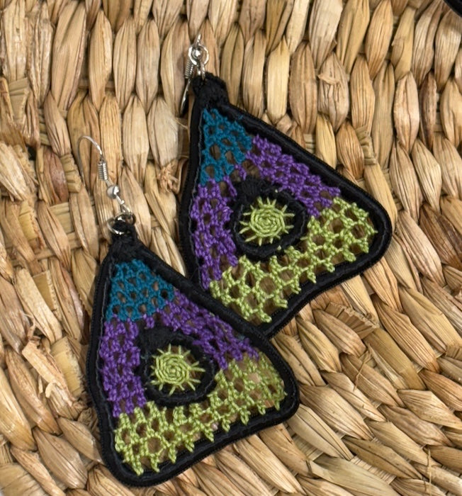 Luzes da Floresta, brincos de renda irlandesa