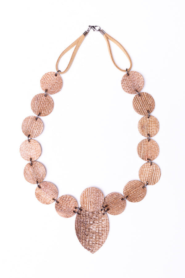 Drop, sustainable banana necklace