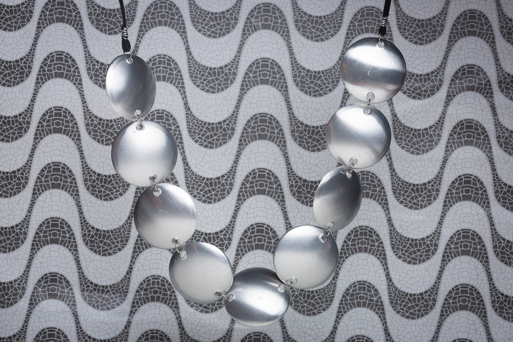 Revolução , colar de lata reciclada