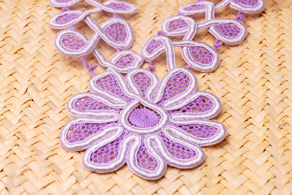 Crisântemo, colar de renda irlandesa