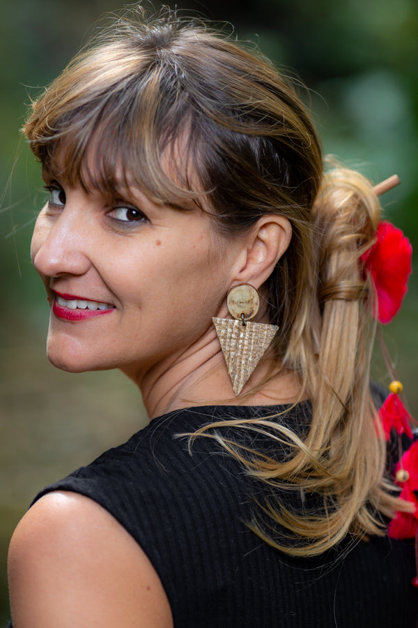sustainable earrings with recycled materials and banana fibre