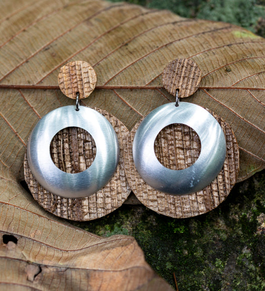 sustainable earrings with recycled materials and banana fibre