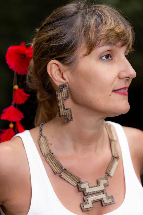 sustainable necklace with recycled materials and banana fibre