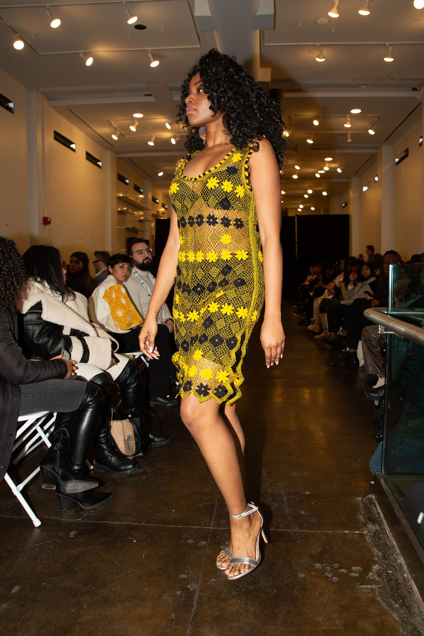 Girasole , Vestido de Renda de Bilros Feito à Mão