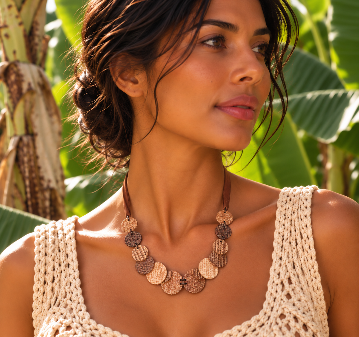 Winding, soft banana necklace 