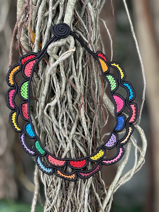 Capitello, colar de renda irlandesa