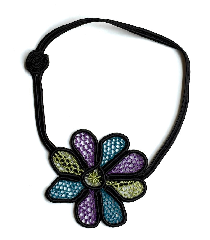 Luzes da floresta, colar de renda irlandesa