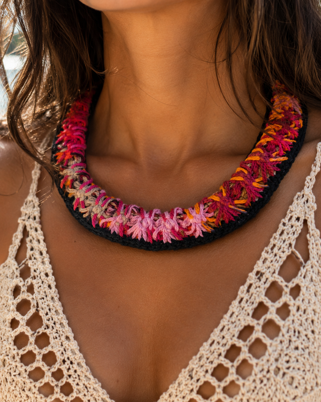Filó, colar chocker de bordado filet