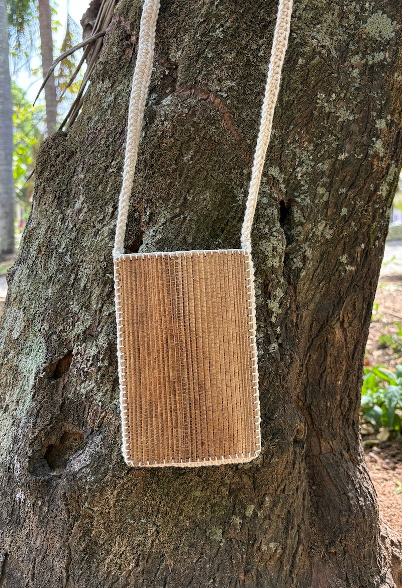 Beleza Natural, porta celular de Crochê e Bananeira Feita à Mão