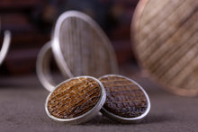 Carregar imagem no visualizador da galeria, sustainable earrings with recycled materials and banana fibre and silver 