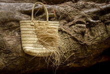 Carregar imagem no visualizador da galeria, Tropical wind, straw bag