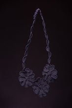 Carregar imagem no visualizador da galeria, Roses, necklace
