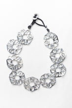 Flores, necklace