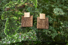 Carregar imagem no visualizador da galeria, sustainable earrings with recycled materials and banana fibre