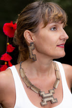 sustainable necklace and earrings with recycled materials and banana fibre