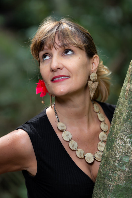 sustainable necklace and earrings with recycled materials and banana fibre