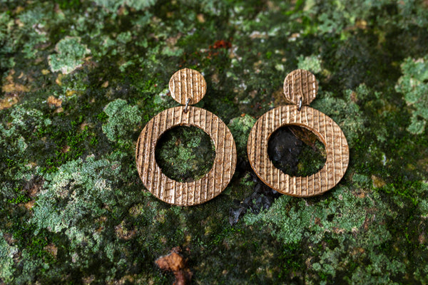 sustainable earrings with recycled materials and banana fibre