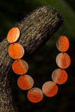 Carregar imagem no visualizador da galeria, sustainable necklace with recycled materials and banana fibre